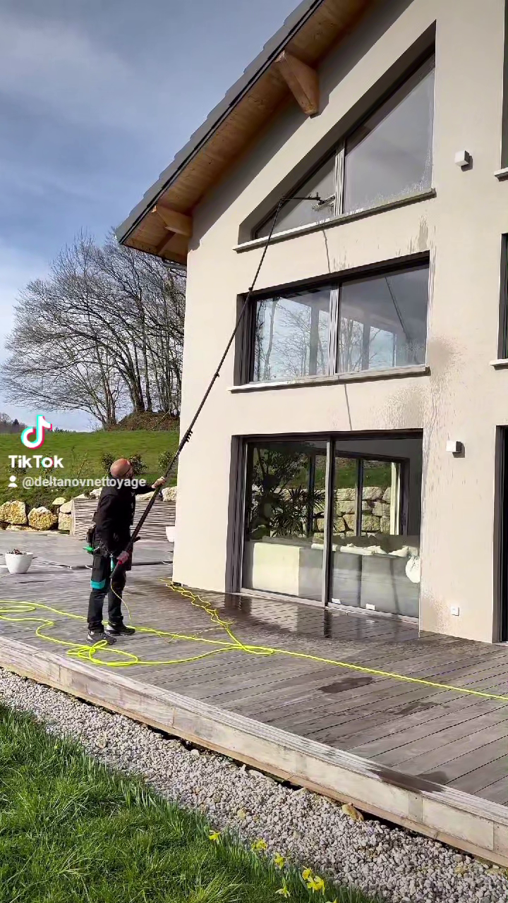 Nettoyage de vitres sur film solaires